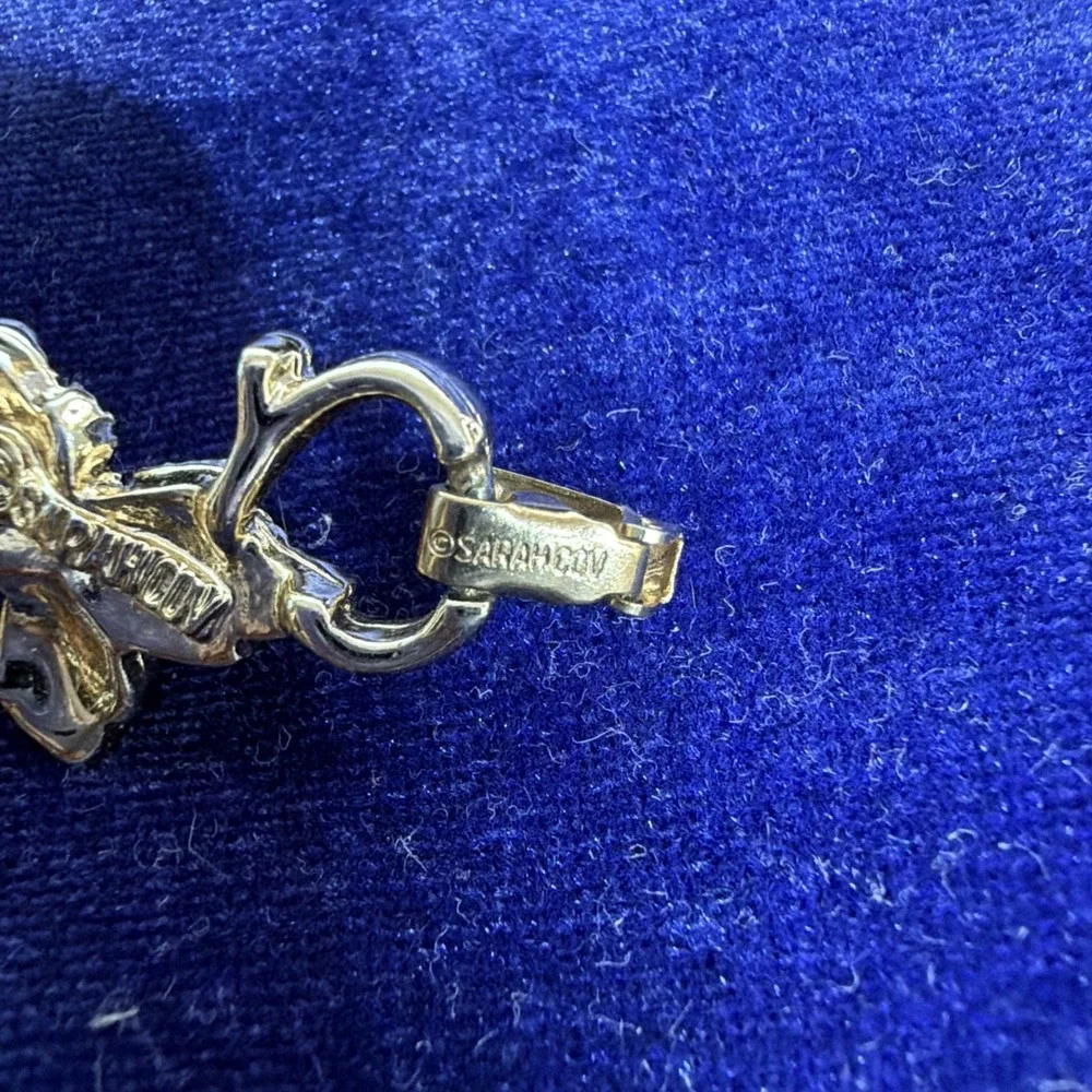 Sarah Coventry Signed Grape Leaf Hinged Gold Two Tone Vintage Bracelet 7